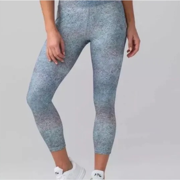 Lululemon Size 12 Wunder Under Luxtreme Speckled blue and pink 7/8 Tight Athlete - Picture 2 of 8